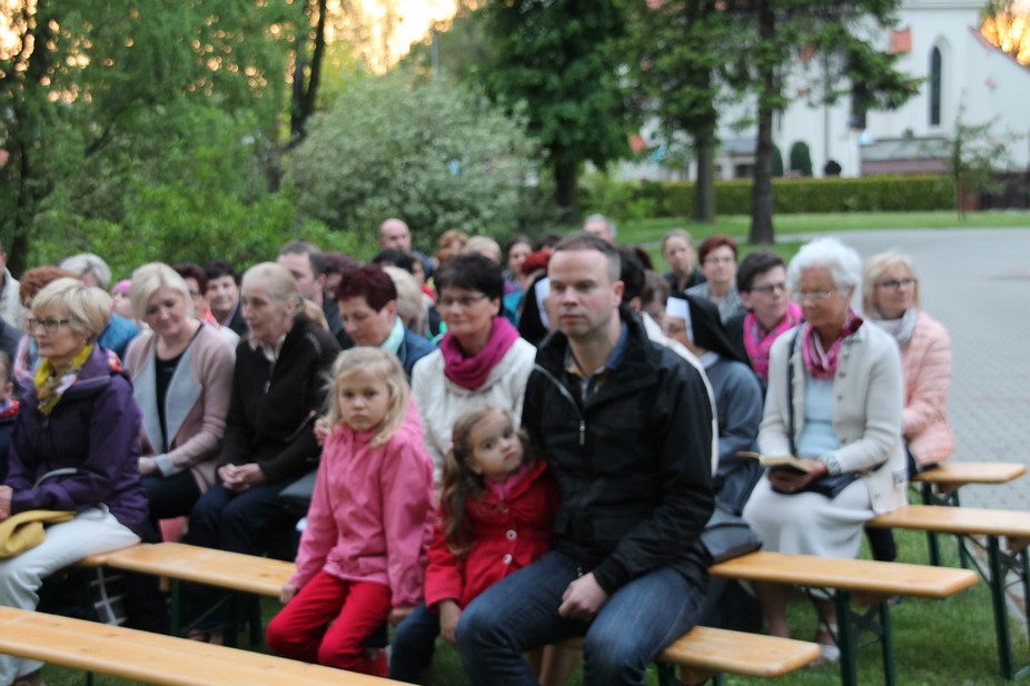 MajowePrzyGrociie_02.jpg